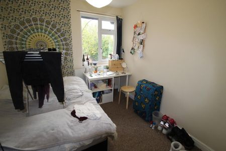 5 bedroom semi-detached house to rent - Photo 4