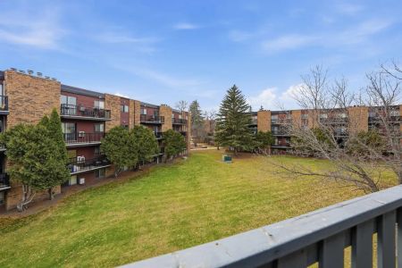 - 2 Bedroom at Lakewood Manor - Photo 5
