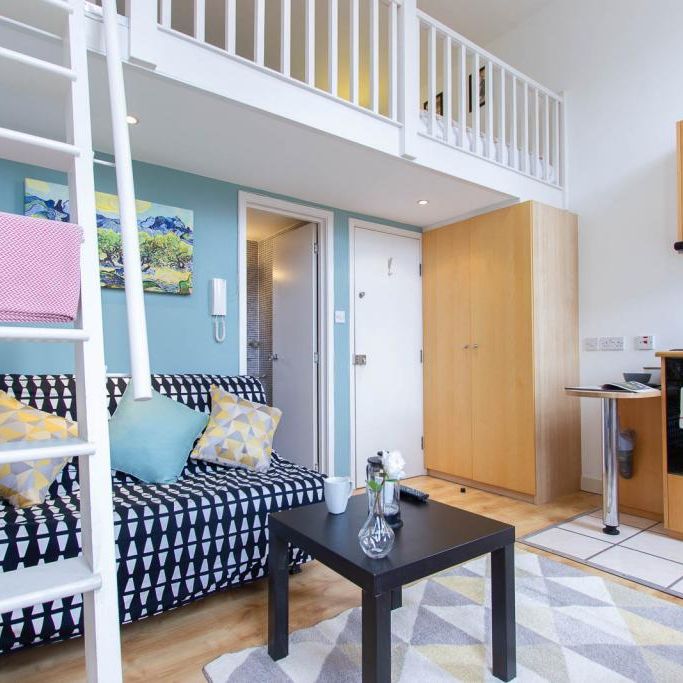 Flat 10 Penywern Road, Earls Court SW5 9SX - Photo 1