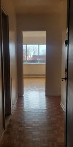 Grand 3 1/2 chauffé, eau chaude, électros - Photo 4