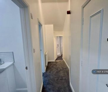 3 bedroom flat to rent - Photo 5