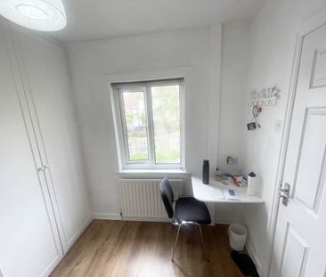Stanhope Drive (ROOM 3), Horsforth, Leeds - Photo 2