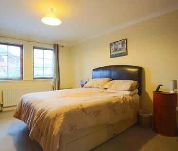 3 bedroom flat to rent - Photo 3