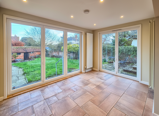 4 bedroom terraced house to rent - Photo 1