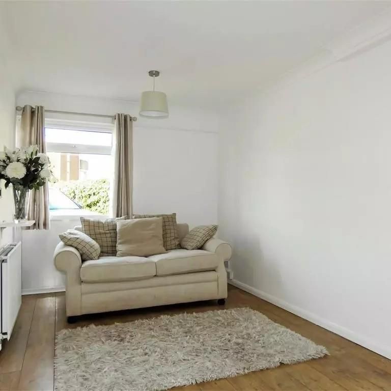 4 bedroom end of terrace house to rent - Photo 1