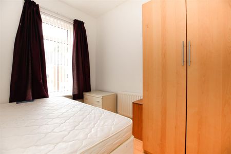 3 bed flat to rent in Wingrove Avenue, Fenham, NE4 - Photo 4
