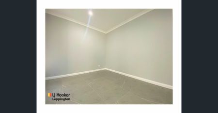 EASY TO MAINTAIN ONE BEDROOM FLAT - Photo 2