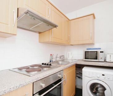 A lovely one bedroom flat that is offered furnished, located in the... - Photo 4