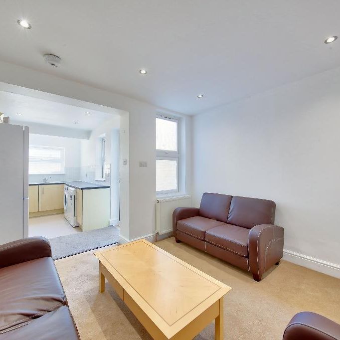 4 bedroom terraced house to rent - Photo 1