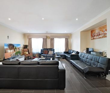 Stylish Family Living in Sought-After Waterhaven Estate - Photo 2
