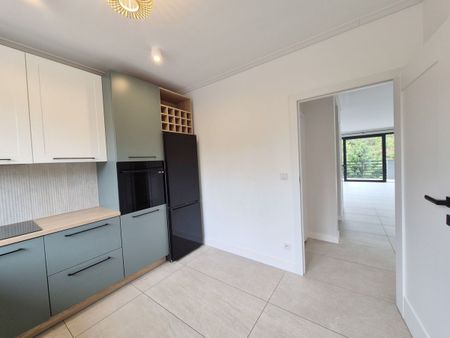 Apartament 5-pokojowy z garażem i miejscem postojowym! - Zdjęcie 3