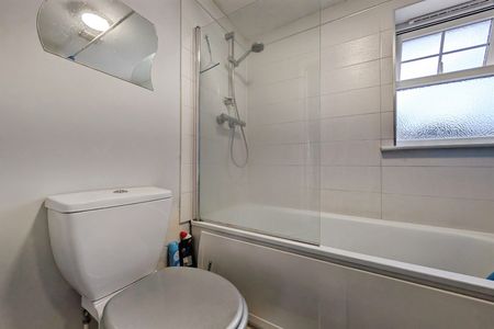 Howards Grove, SO15 - Photo 4