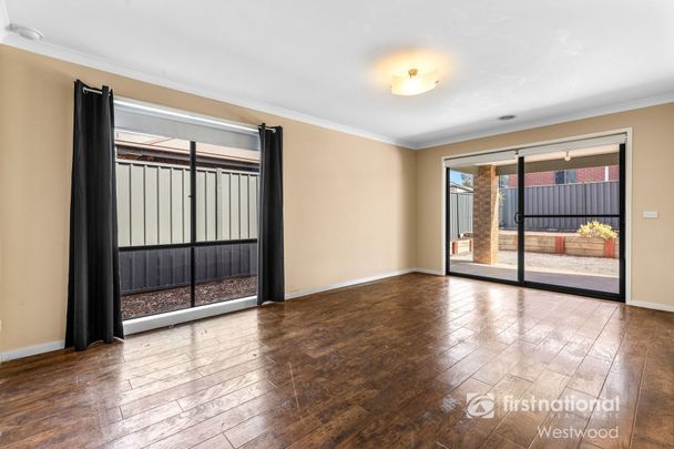 Spacious Family Living with Room for Everyone!! - Photo 1