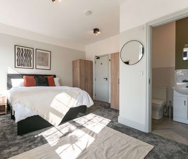 ⭐ New Rooms | Fast Move-In | 🅰️➕ Location Room 3 - Photo 6