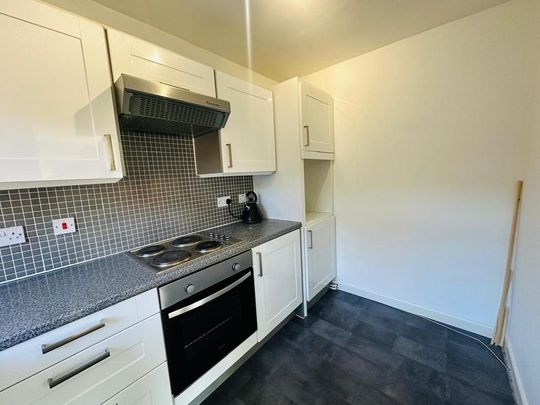 3 bedroom flat to rent - Photo 1