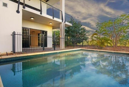 3 BEDROOM, 2 BATHROOM TOWNHOUSE IN BAYVIEW - Photo 4