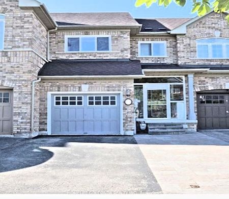 For Lease - 15 Amulet Crescent, Richmond Hill, Ontario - Photo 2