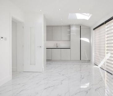 2 bedroom semi-detached house to rent - Photo 4