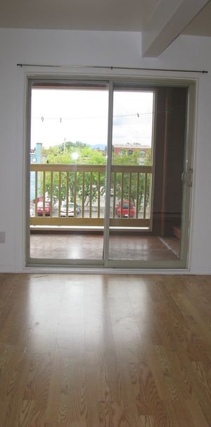 BEAU 4-1/2 Au Centre-ville (Granby) - Photo 1