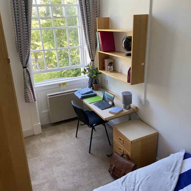 Classic Bedroom - Photo 1