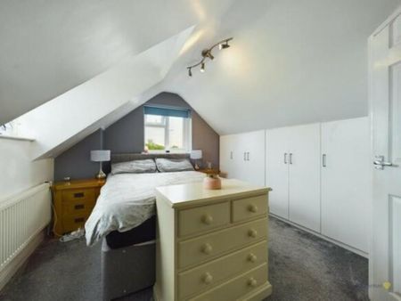 4 bedroom detached house to rent - Photo 2