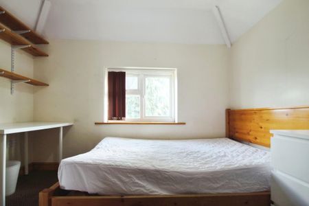 5 bedroom semi-detached house to rent - Photo 4