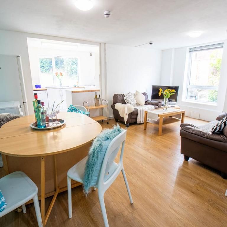 5 bedroom house to rent - Photo 1