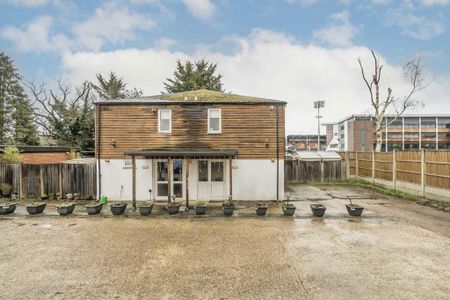 Studio to rent - Photo 3