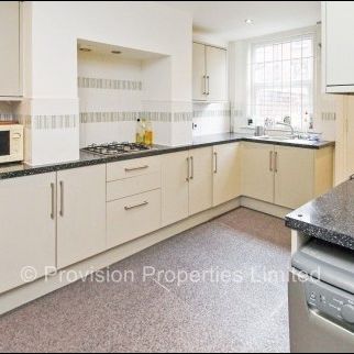 6 Bedroom near Leeds University - Photo 1