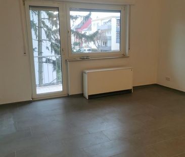 Frisch renovierte 2 - Zimmer Wohnung mit Balkon - Photo 1