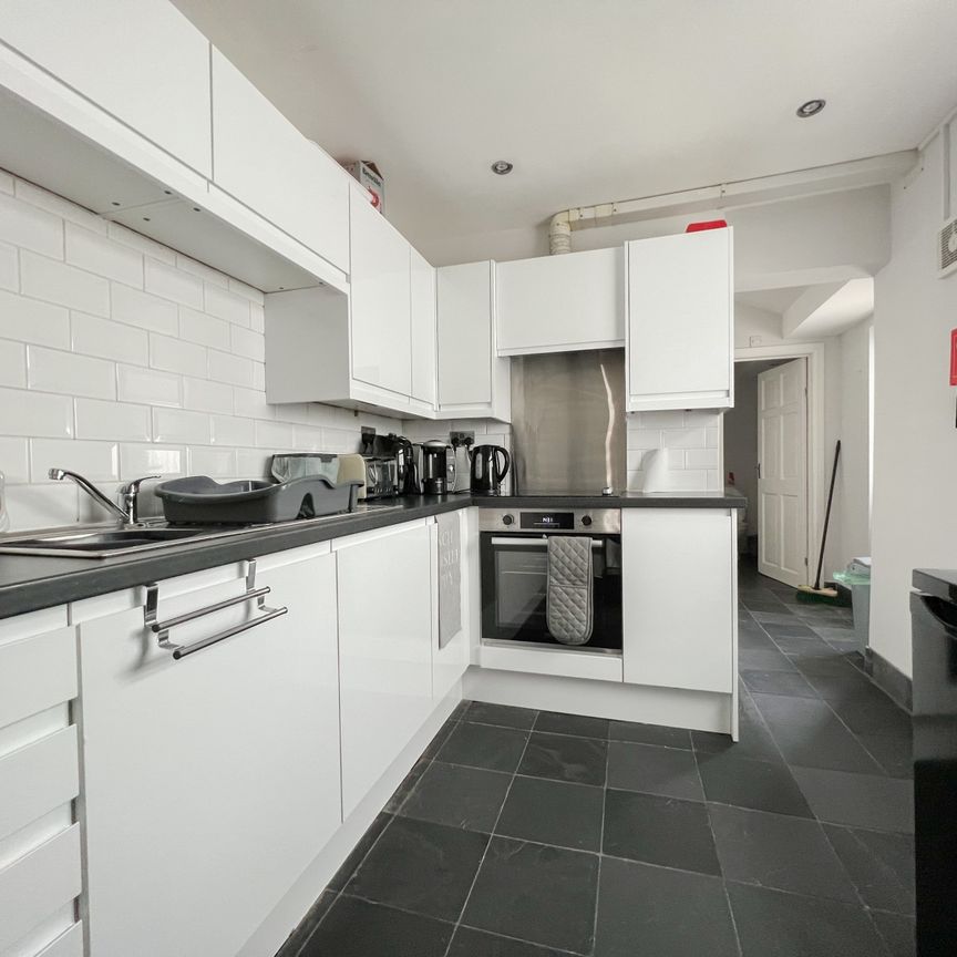 Hirwain Street, Cathays - Photo 1