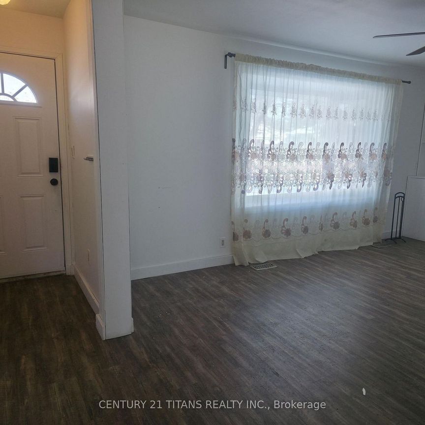 For Lease - 1327 Commerce Street, Pickering, Ontario - Photo 1