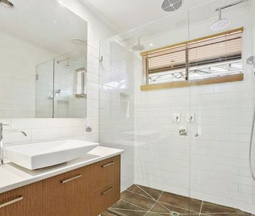 Three bedroom family house - Photo 5