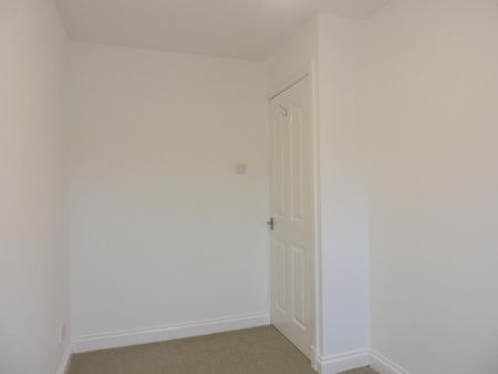 2 bedroom semi-detached house to rent - Photo 4