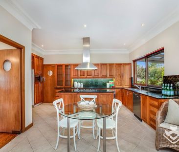 Beautiful Family Living and Entertaining - Photo 1