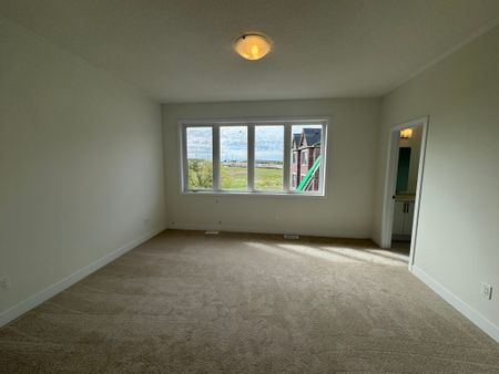 For Lease - 1043 Thompson Drive, Oshawa, Ontario - Photo 5