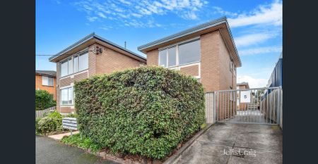 Two Bedroom Apartment with Private Parking and Access - Photo 2