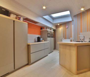 Gezellige woning met 2 slaapkamers, koer en autostplts op centrale ... - Foto 5