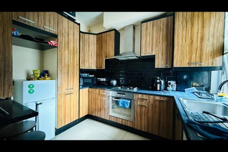 3 Bed Flat, Wandsworth Bridge Road, SW6 - Photo 2