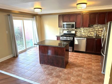 For Lease - 72 Four Seasons Circle, Brampton, Ontario - Photo 3