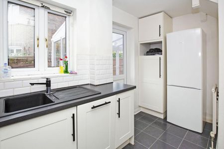 4 bedroom link detached house to rent - Photo 5