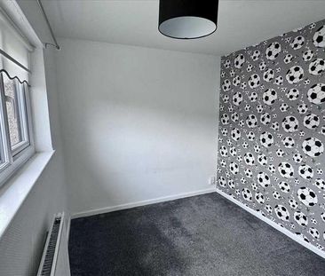3 bedroom end of terrace house to rent - Photo 3