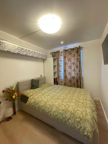 3 bedroom flat to rent - Photo 2