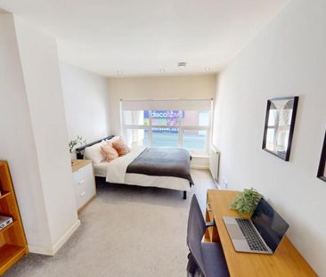 3 bedroom flat to rent - Photo 4