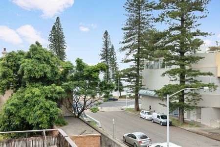 Top Floor Apartment With Bay Views - Photo 4