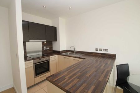 2 bed Flat for rent - Photo 2