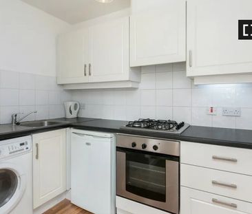 Rooms for rent in a 3-bedroom apartment in Lucan, Dublin - Photo 3