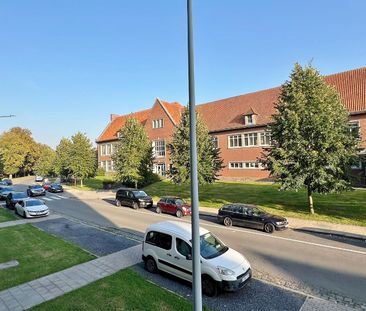 Recent centraal gelegen appartement met terras en garage - Photo 4