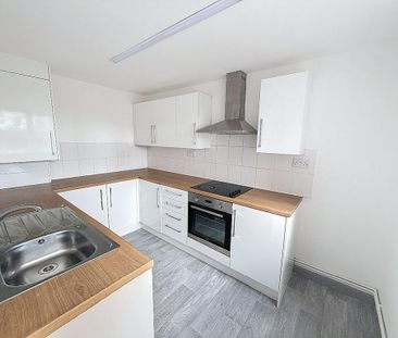 3 bedroom terraced house to rent - Photo 3