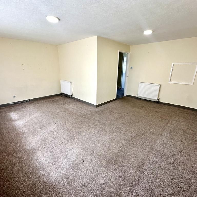 3 bedroom end of terrace house to rent - Photo 1